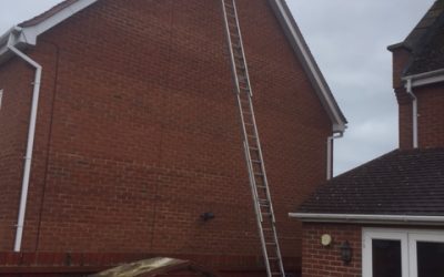Long ladders to fix aerial